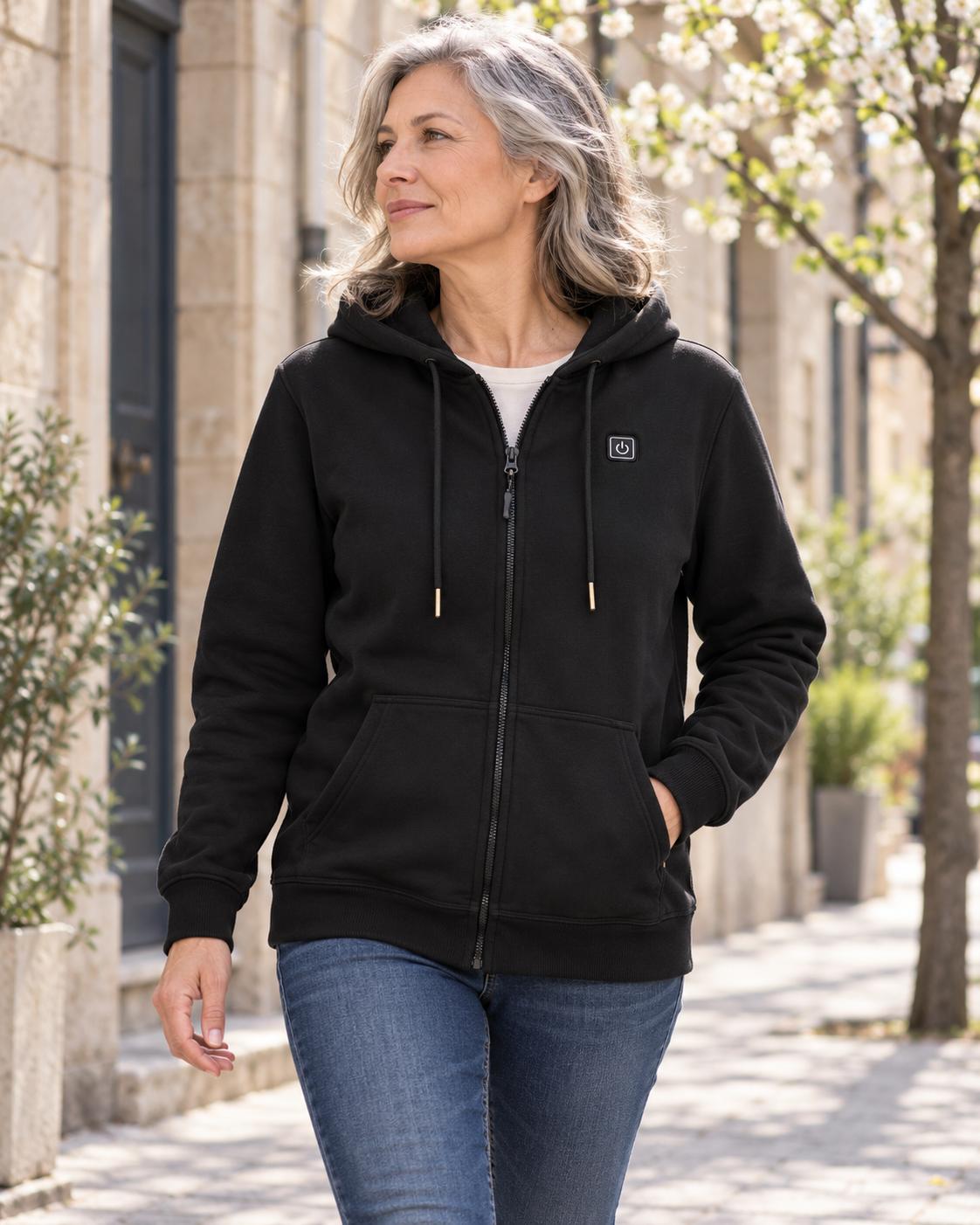 Sweat à capuche zippé chauffant — porté en situation