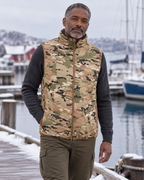 Doudoune sans manche chauffante de chasse camouflage militaire pour homme — porté en situation