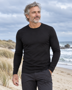 Tee-shirt chauffant pour homme avec 12 zones de chauffage — porté en situation