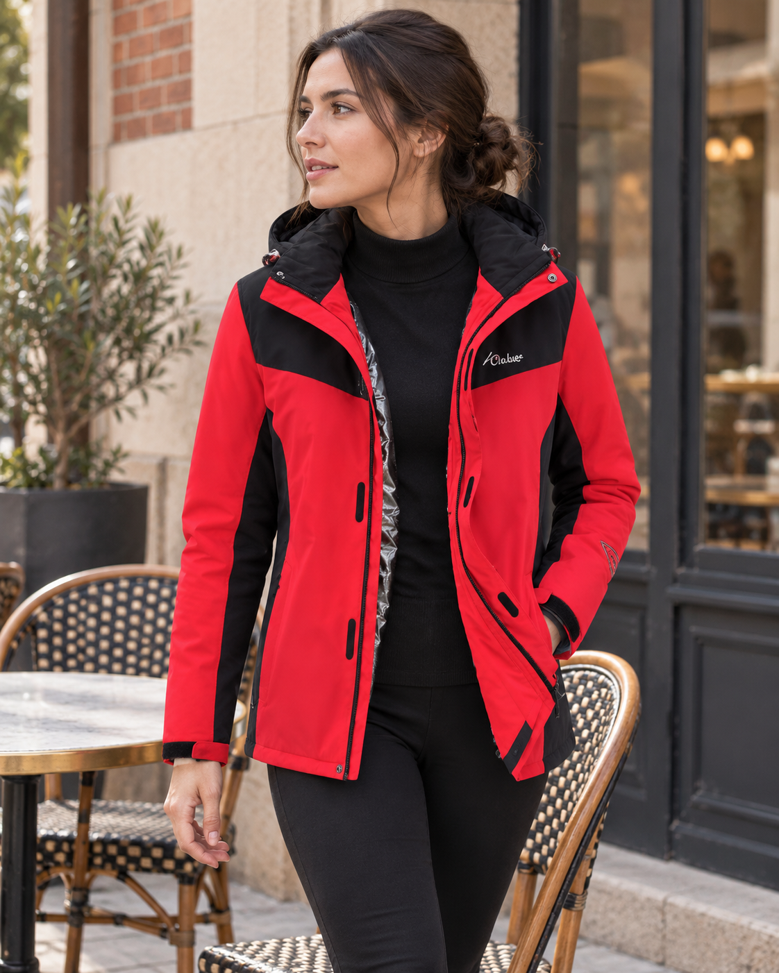 Veste chauffante imperméable rouge — porté en situation