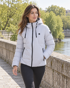 Veste chauffante électrique de ski blanche — porté en situation